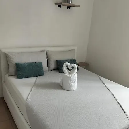 La Di Byron Apartment *