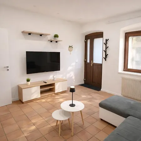 La Di Byron Apartment *