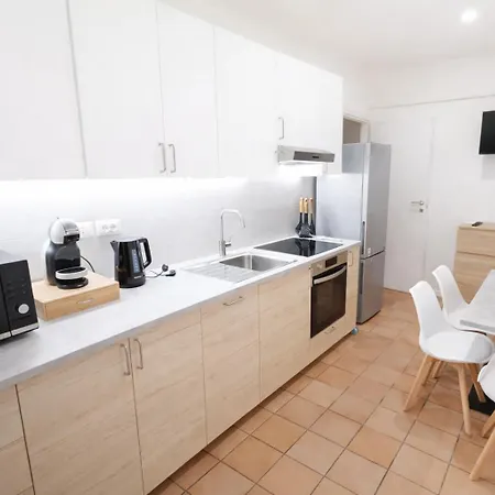 La Di Byron Apartment *